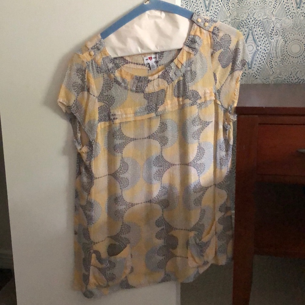 Gray and yellow summer top